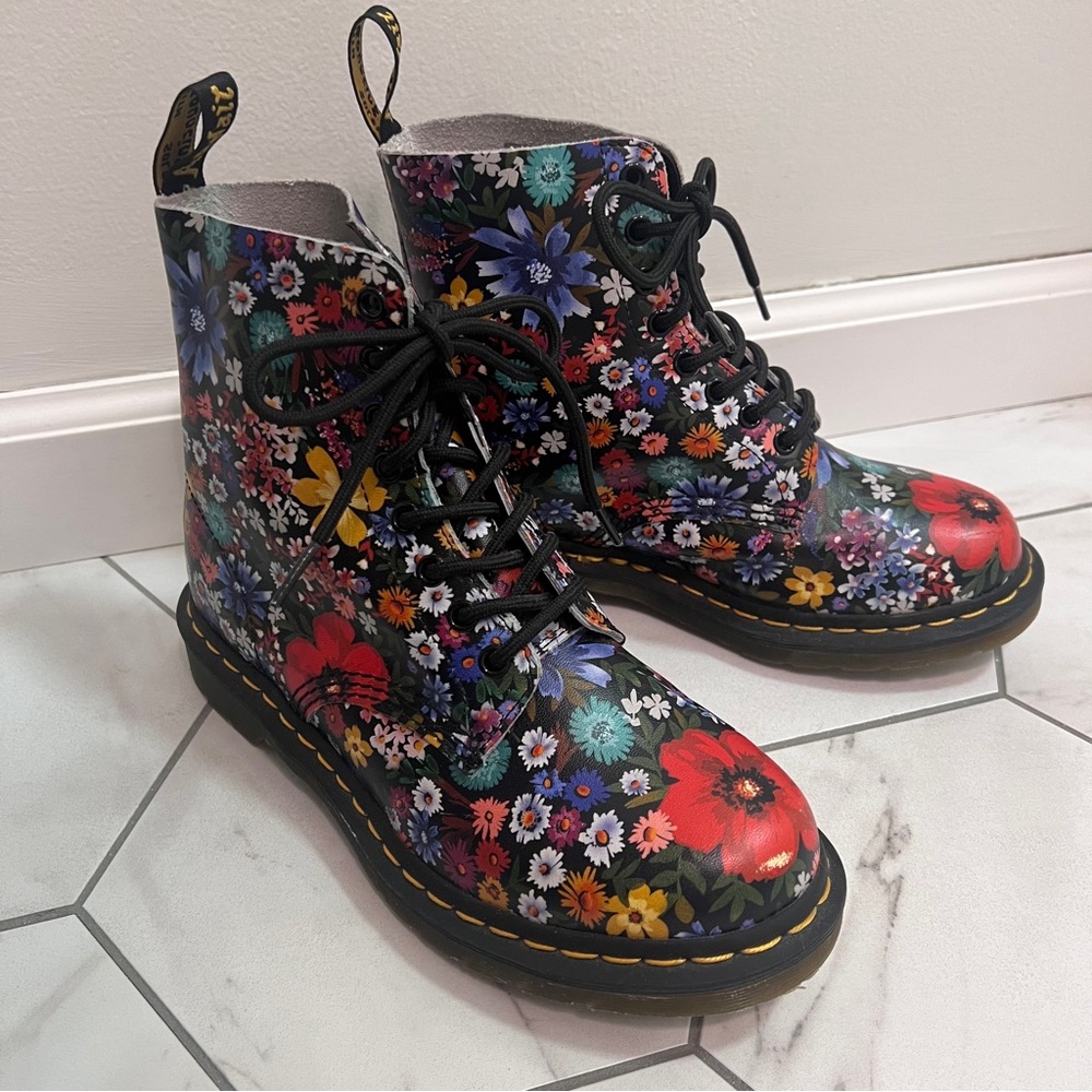 Dr. Martens 1460 Pascal Wanderlust Multicolored Floral Boot Size 8 Women